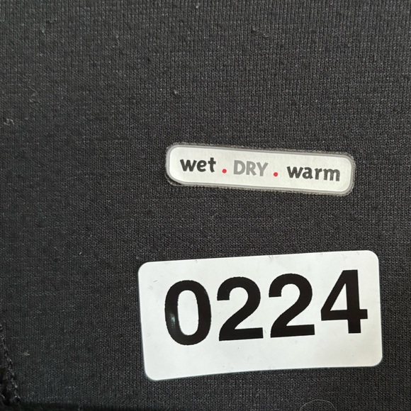 Lululemon workout top. Not sure of size. 14 inch pit‎ pit. Good use condition. - Picture 4 of 4